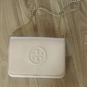Tory burch Convertable Clutch/ Crossbody Bag with Removable Gold Chain Strap